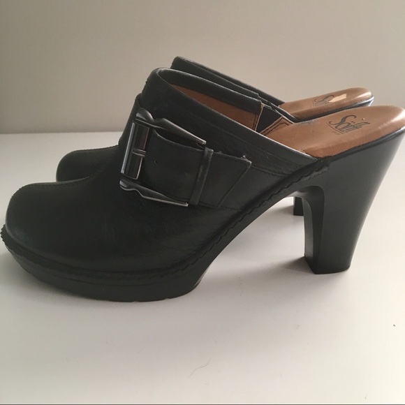 Sofft Shoes - Sofft leather chunky stacked heel clogs. Black